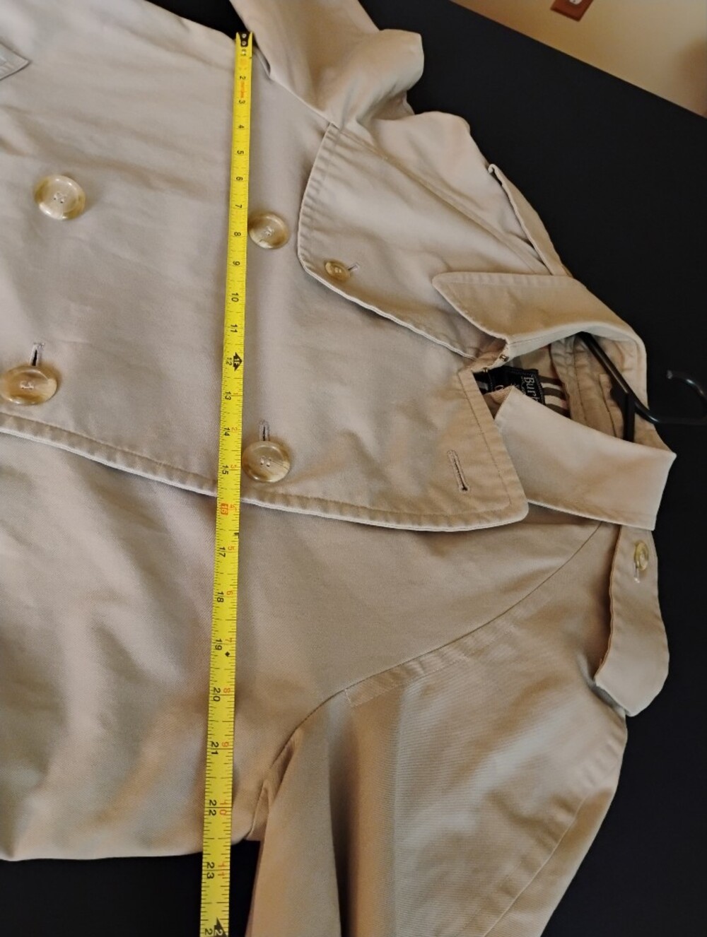 Vintage Burberry Beige Women's Trench Coat with Signature Check Lining - Picture 12 of 13